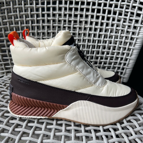 Sorel Out ‘N About Puffy Waterproof Zip Boot Woman 9 - Picture 2 of 16